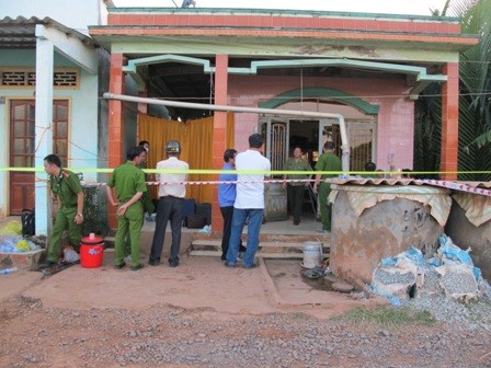 Vụ ba mẹ con chết thảm ở Long An: Người mẹ có tám vết đâm ở bụng