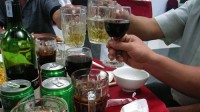 Tại sao chỉ cấm bán rượu bia từ sau 22 giờ?