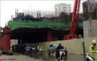 Thi công ẩu để sắt rơi chết người đi đường: Xử lý cả chủ đầu tư