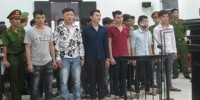 Gạt nước mắt tiễn hai con trai vào tù vì một phút bồng bột