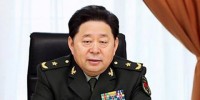 Dùng Mercedes chở 1 tạ vàng đi... mua chức