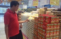 Hàng hóa dồi dào chờ tết