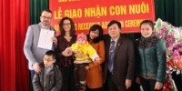 Con nuôi có quyền mang họ của cha, mẹ nuôi?