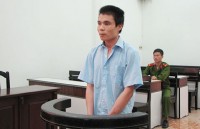 Bị đánh vì... bán bánh mì phá giá