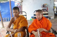Hai tăng sinh bị buộc nhúng tay vào nước sôi?