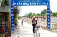 Xã ‘mượn’ đường dân, quyết toán lấy tiền đi chơi!