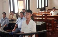 Không kết được tội này thì đòi cột tội khác