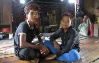 Bảy năm học không viết nổi tên mình