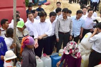 Thủ tướng: Không để người dân khát nước, thiếu ăn