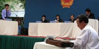 Luật sư không thể ngồi cao bằng kiểm sát viên?