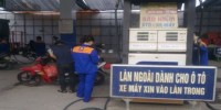 Người dân hoang mang khi xăng tăng gần 2000 đồng/lít