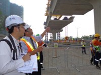 Lắp cây dầm đầu tiên của tuyến metro số 1