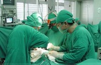 Bác sĩ bị kiện vì... xin nghỉ việc