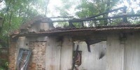 Thi thể trong ngôi nhà hoang giữa đêm bốc cháy