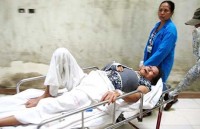 Phản đối thi công, một phụ nữ nhập viện