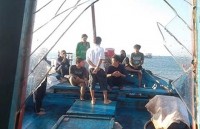 Tàu Trung Quốc đâm chìm tàu ngư dân giữa đêm