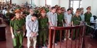 Vụ “quan tài diễu phố”: Các bị cáo cúi đầu lĩnh án