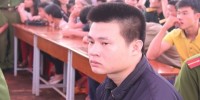 Kẻ thủ ác cười cợt, vỗ tay tại tòa lĩnh án tử hình