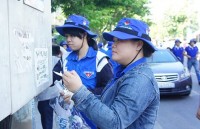 Kêu gọi dân ‘bắt’ người dán rao vặt