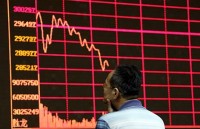 Chứng khoán sụp, Bắc Kinh bế tắc và ‘chạy làng’