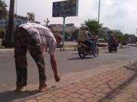 “Đinh tặc” lộng hành ngay ở tuyến đường trung tâm thành phố