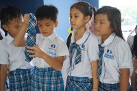 Chê cà vạt xấu, con bị đuổi học: Nhà trường nói gì? 