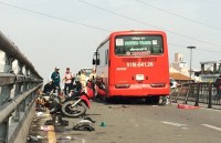 Xe khách gây nạn, tám người bị thương