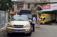 Dùng xe biển dỏm, gắn còi hụ đi tuyển… ‘ôsin’