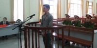 Bênh mẹ, con lỡ tay giết cha