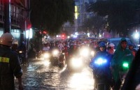 Ngập, kẹt xe chưa từng thấy ở TP.HCM