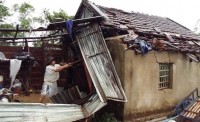 Lốc xoáy kinh hoàng quần nát quê nghèo