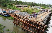 Vụ cô gái rơi xuống cầu tạm: Chủ đầu tư đổ lỗi cho nạn nhân