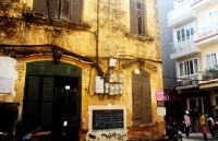 Sống trong sợ hãi ở nhà cổ