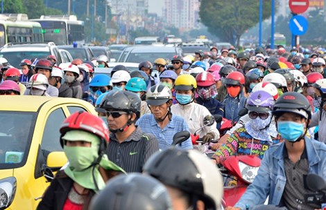 Buộc xe máy bật đèn ban ngày chỉ thêm phiền phức