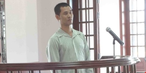Vợ không chịu ngủ chung, bị chồng dùng xăng thiêu sống