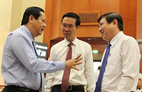 Lo ngập kéo dài, thực phẩm bẩn...