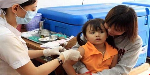 Bỏ tiền triệu “săn” vắc xin