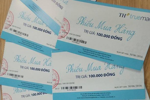Nhân viên ngân hàng đi bán sữa
