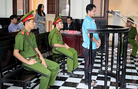 Người đòi tiền tỉ từ chai nước có ruồi bị đề nghị án tù