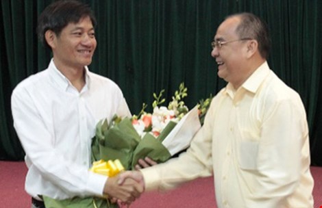 Bị khởi tố mà vẫn làm tổng giám đốc công ty là không ổn