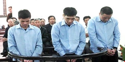 Đi đòi nợ giùm, nhẫn tâm chém người vô tội