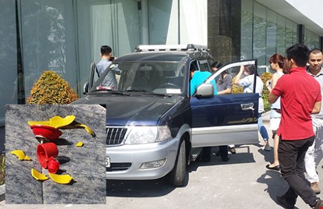 Lúng túng để bình cứu hỏa trên ô tô con