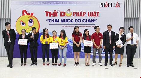 Thi đố pháp luật ‘chai nước có gián’: Thông điệp cho DN và người tiêu dùng