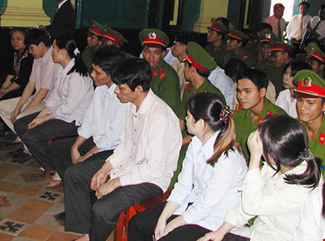 Ai chịu trách nhiệm về sai sót của BLHS 2015?