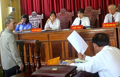 BLTTHS 2015: tranh tụng đâu chỉ tại tòa?