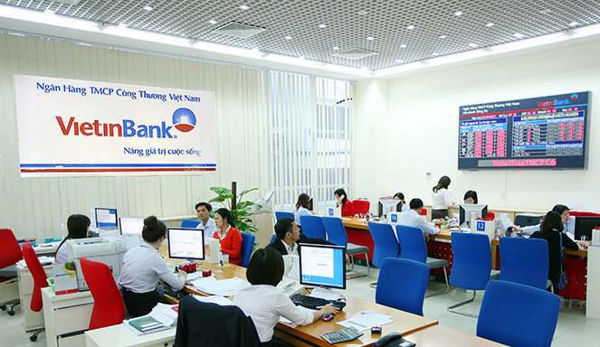 ATM “nghỉ tết” sớm, dân bực rút tiền ngân hàng đóng phí