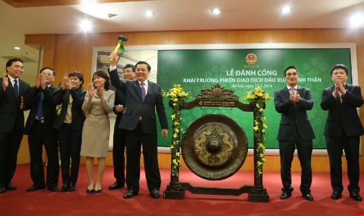 Chứng khoán mở hàng trong sắc đỏ
