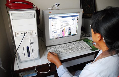 Vì sao không nên đăng ảnh con lên Facebook?