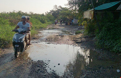 Khu Nam TP.HCM: Dân ‘ôm đất ngồi khóc!’
