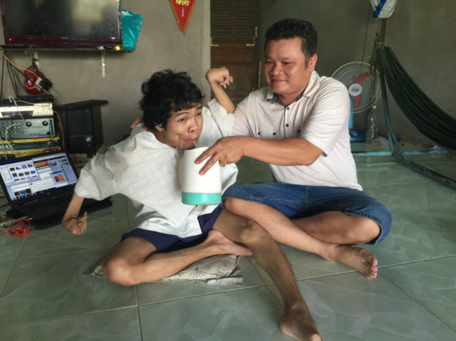 Nỗi đau của người em tật nguyền bị anh chị kiện ra tòa